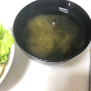 とろろ昆布とわかめのお吸い物